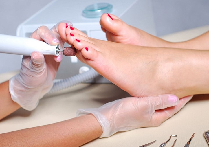 аппаратный педикюр или классический